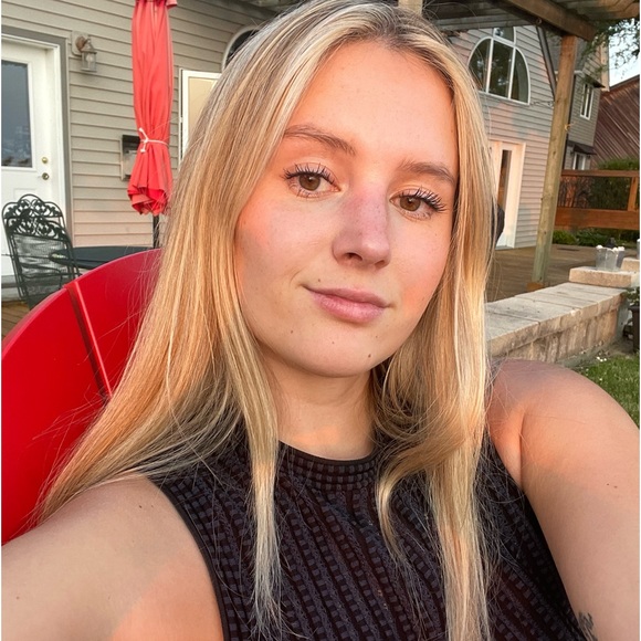 Meet your Posher, Chloe - Picture 1 of 1